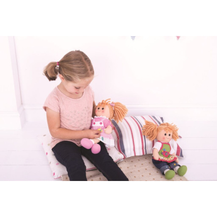 Hračka Bigjigs Toys Růžové šaty se srdíčky pro panenku 34 cm, BJD541